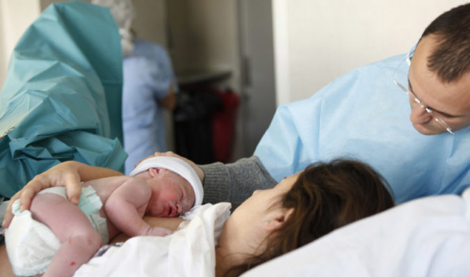 The Bioethics Committee of Catalonia prepares a guide to humanize the care of pregnancy and childbirth