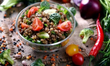 Ensalada de lentejas con tomate y vinagreta de mostaza y limón