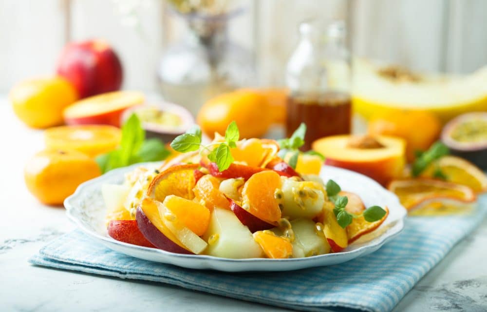 Ensalada refrescante de naranja y melocotón