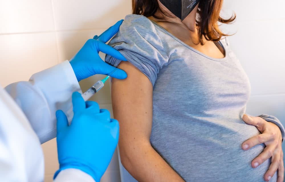 Me tengo que vacunar contra la COVID-19 si estoy embarazada? - Blog Dexeus  Mujer