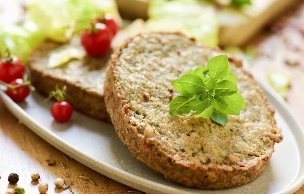 Hamburguesa de garbanzos con quinoa y verduras