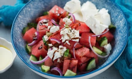 Ensalada de sandía, feta, nueces y vinagreta de higos