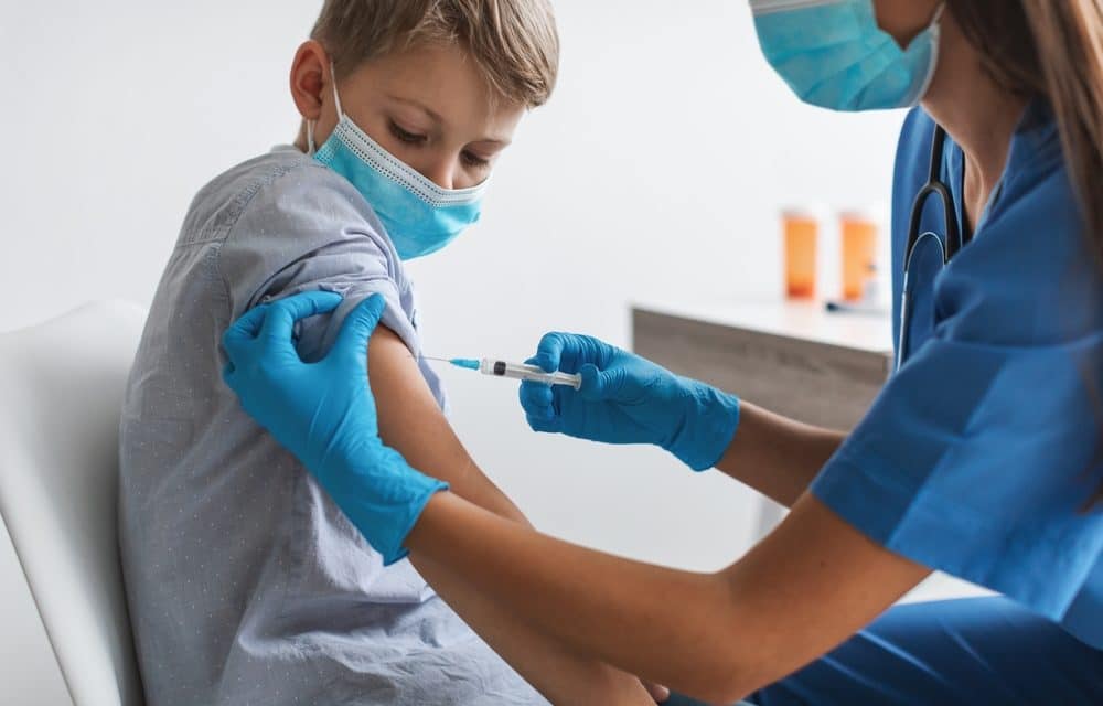 Por qué hay que vacunar a los chicos contra el VPH