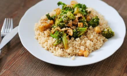 Ensalada de cuscús, brócoli y vinagreta de naranja