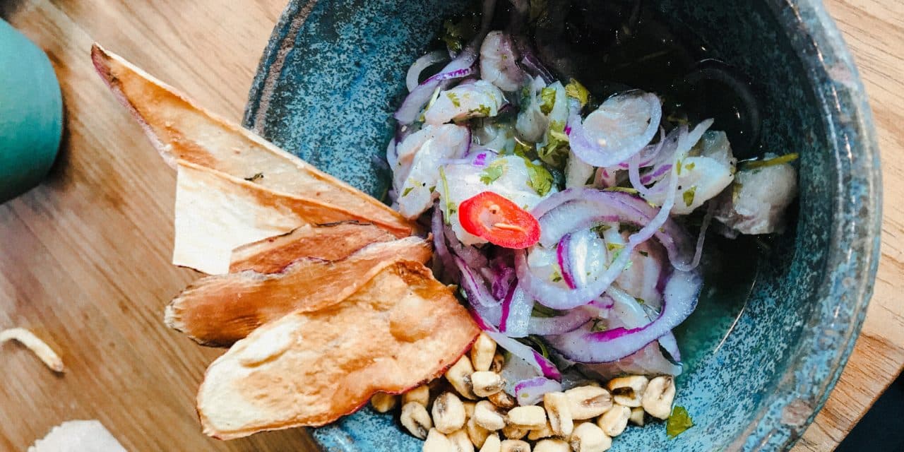 Ceviche de corvina con lima y cilantro