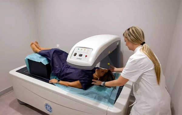 La pèrdua de densitat mineral òssia que les dones experimenten durant la menopausa aumenta el risc d’osteoporosi - Regió7